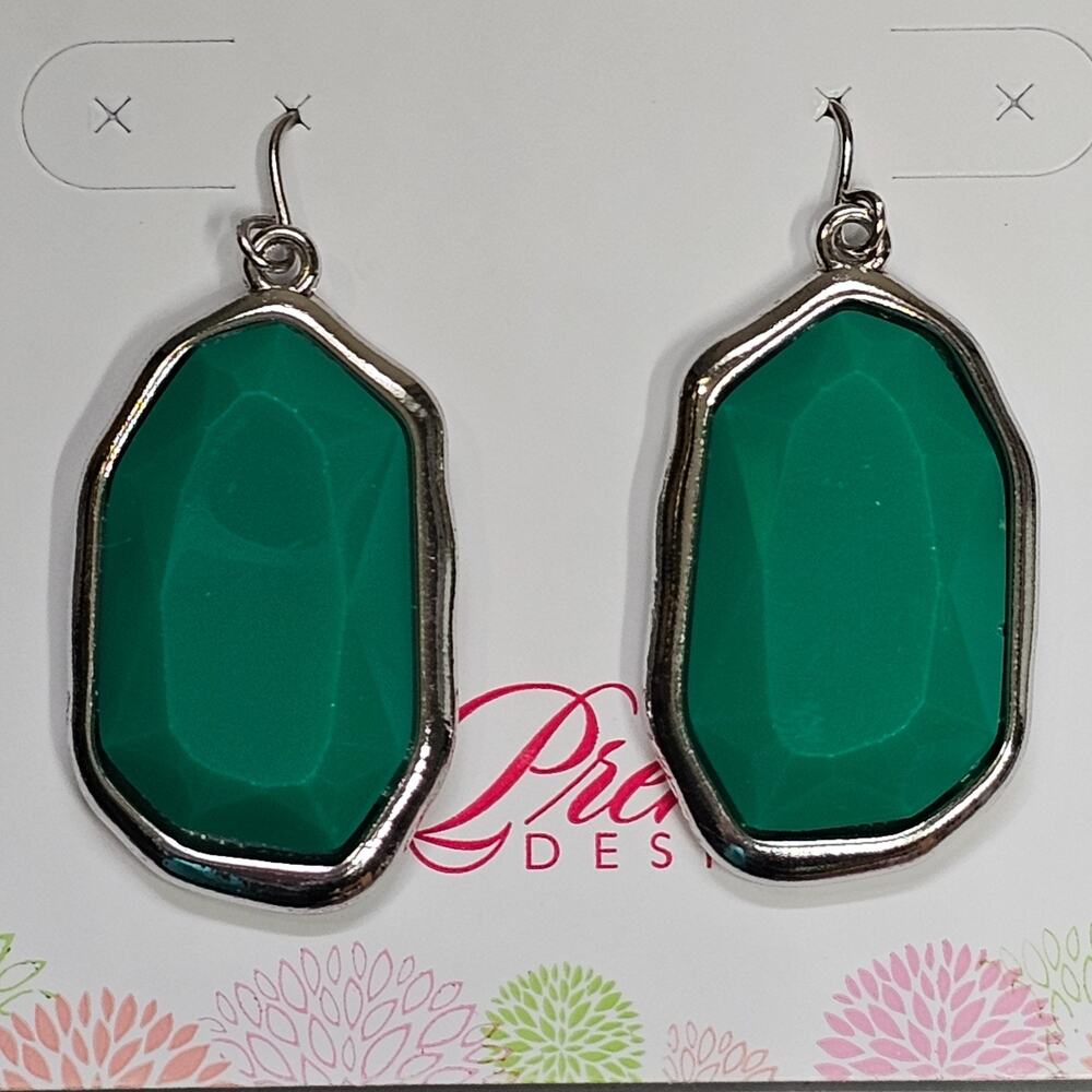 Premier Designs Green Faceted Stone Drop Earrings Silvertone Pierced NEW